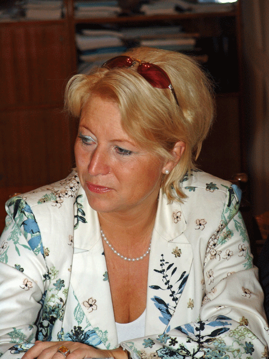 Руководитель немецкой делегации г-жа Корнелия Пипер (gif, 219 Kб)