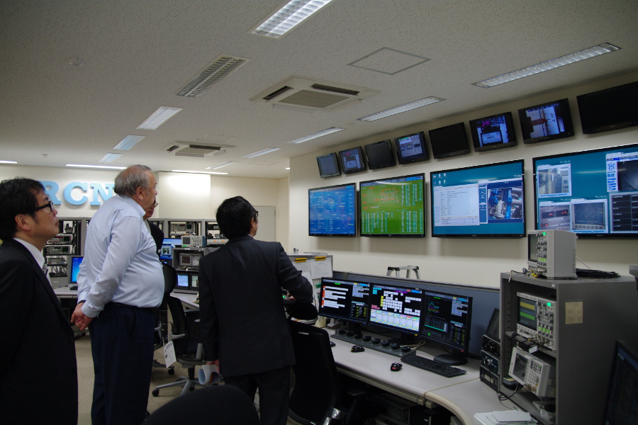 Исследовательский центр ядерной физики Осакского Университета (JPG, 479 Kб)