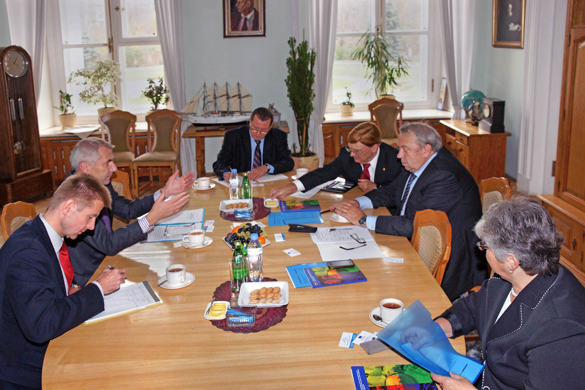 Беседа проходила в рабочем кабинете президента РАН
