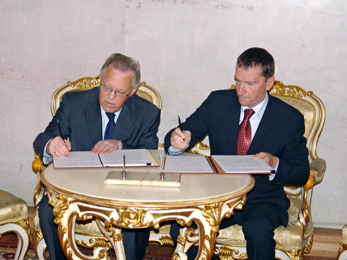 Подписание Соглашения о взаимодействии между Росимуществом и РАН (JPG, 94 Kб)